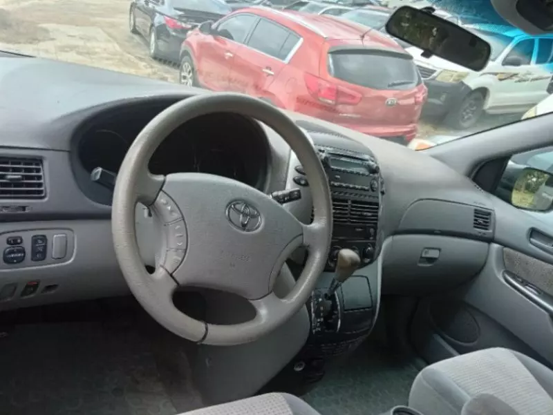 TOYOTA Sienna   - 2006
