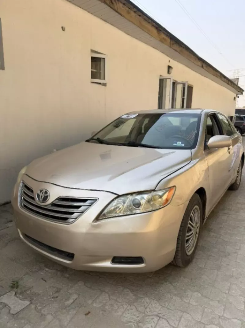 Toyota Camry   - 2009