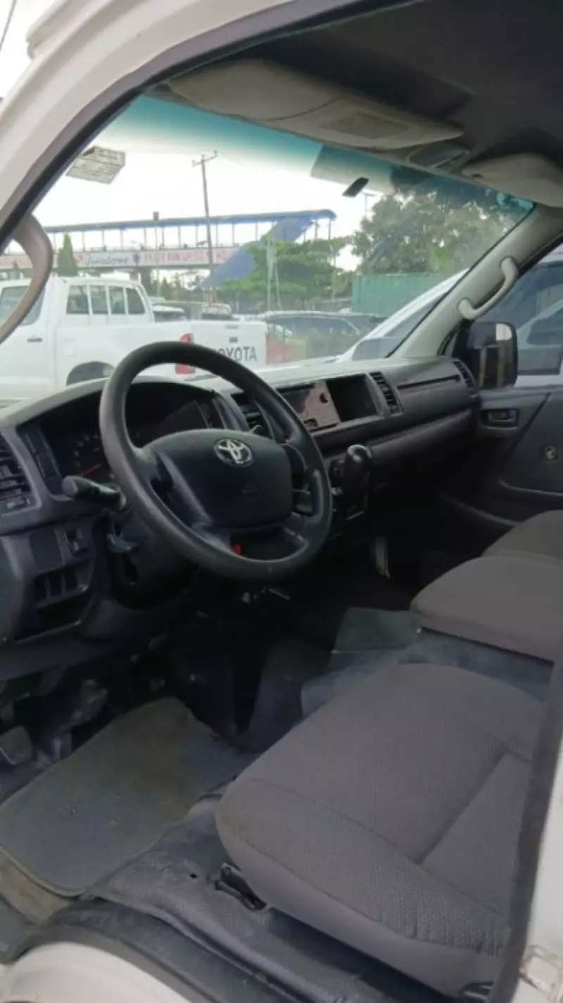 Toyota Hiace   - 2017