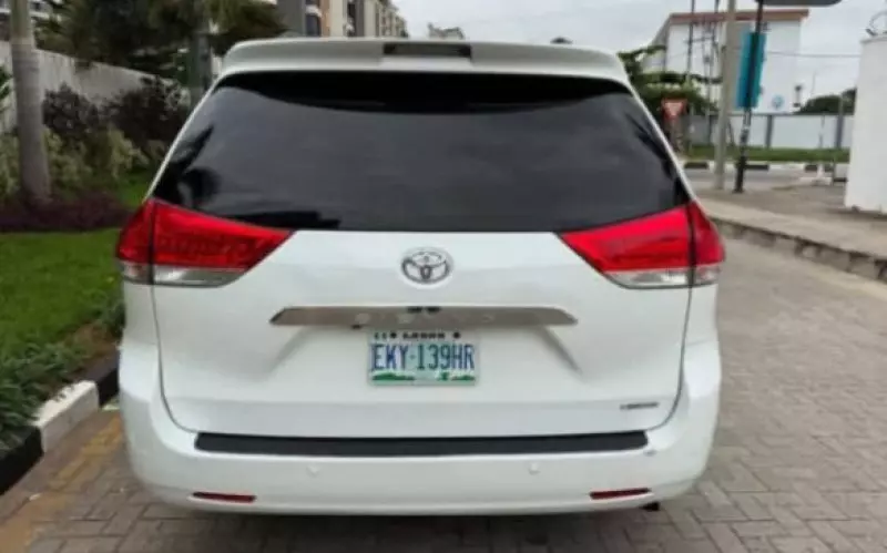 TOYOTA Sienna - 2013