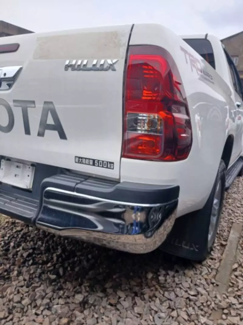 Toyota Hilux   - 2017