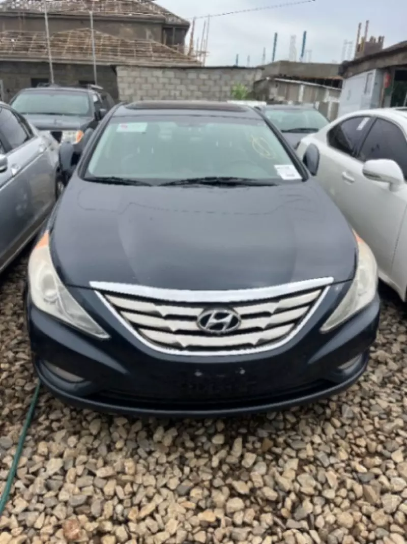 Hyundai Sonata   - 2011