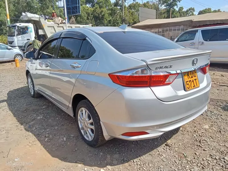 Honda Grace    - 2017