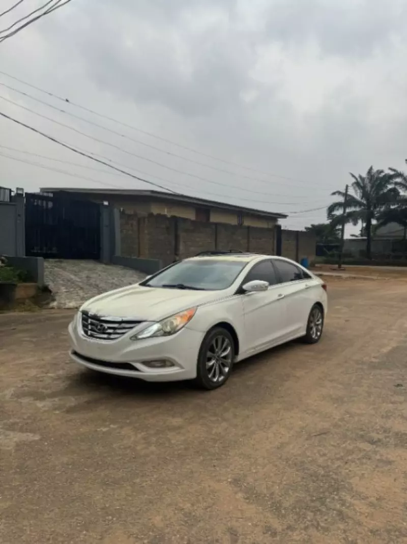 Hyundai Sonata   - 2011