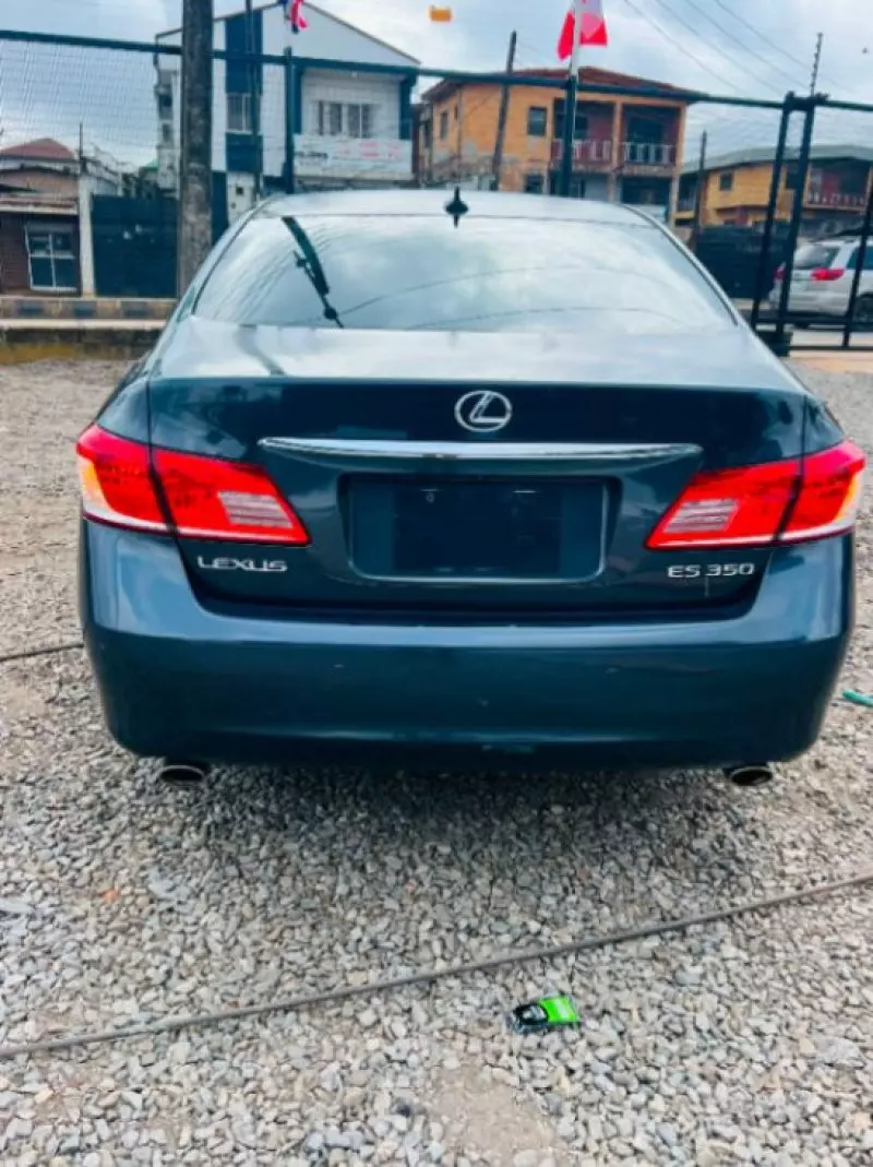 Lexus ES   - 2010