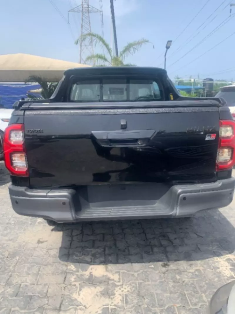 Toyota Hilux    - 2022