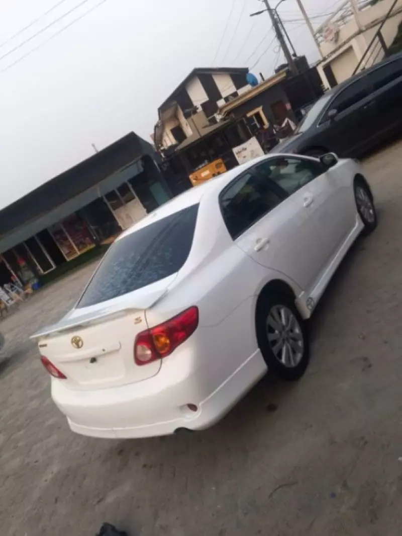 TOYOTA Corolla   - 2010