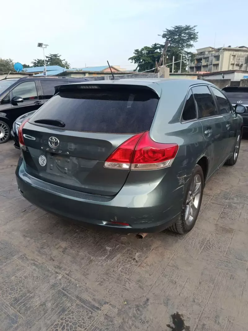 TOYOTA Venza   - 2010