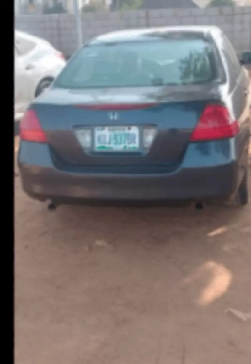 Honda Accord   - 2006