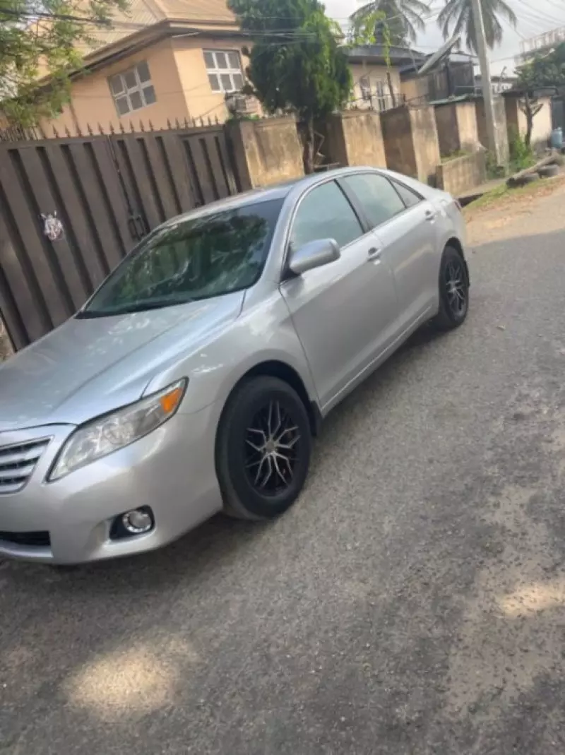 Toyota Camry   - 2010