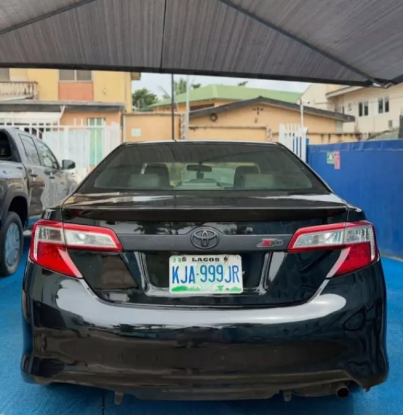TOYOTA Camry - 2014