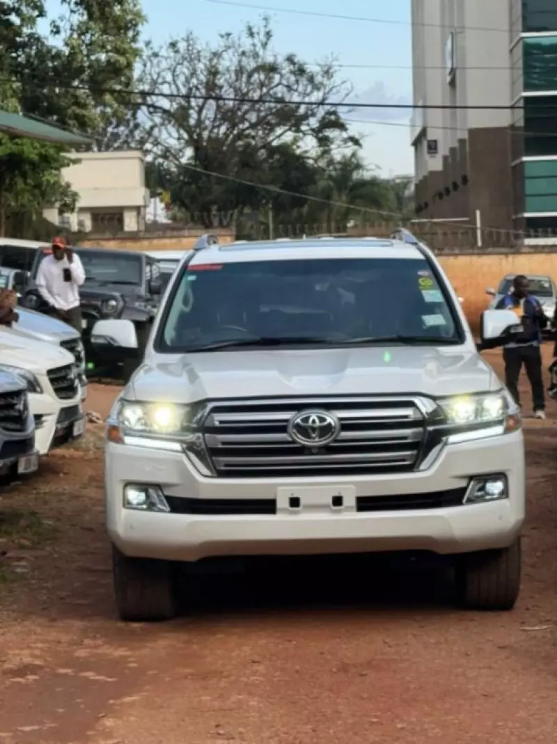 Toyota Landcruiser  V8   - 2012