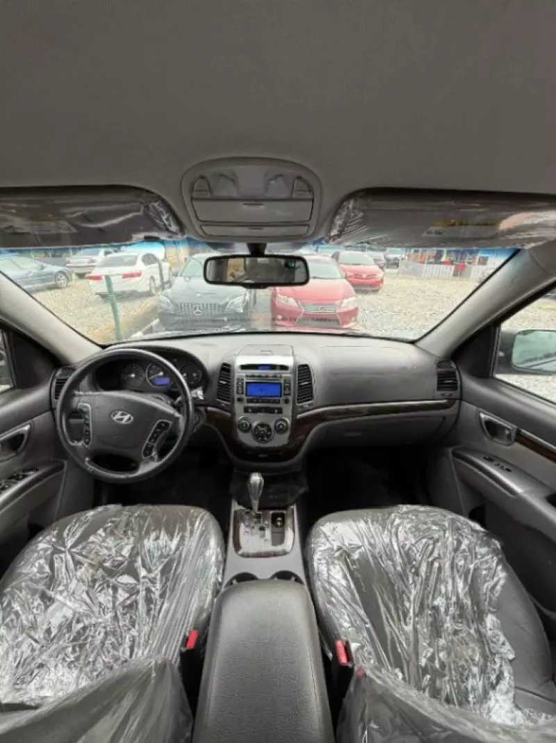 Hyundai Santa Fe   - 2011
