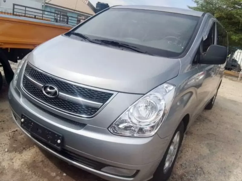 Hyundai H-1 Starex   - 2012