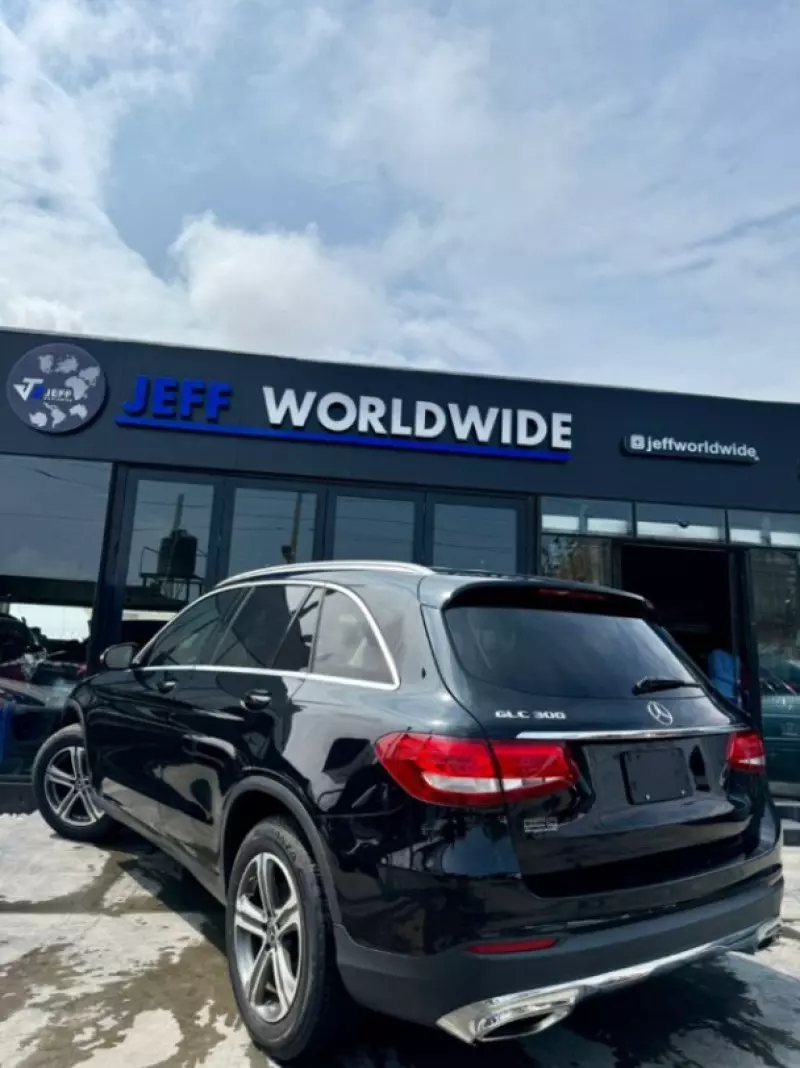 Mercedes-Benz GLC 300   - 2018
