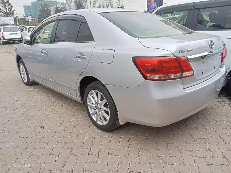 TOYOTA Premio - 2019