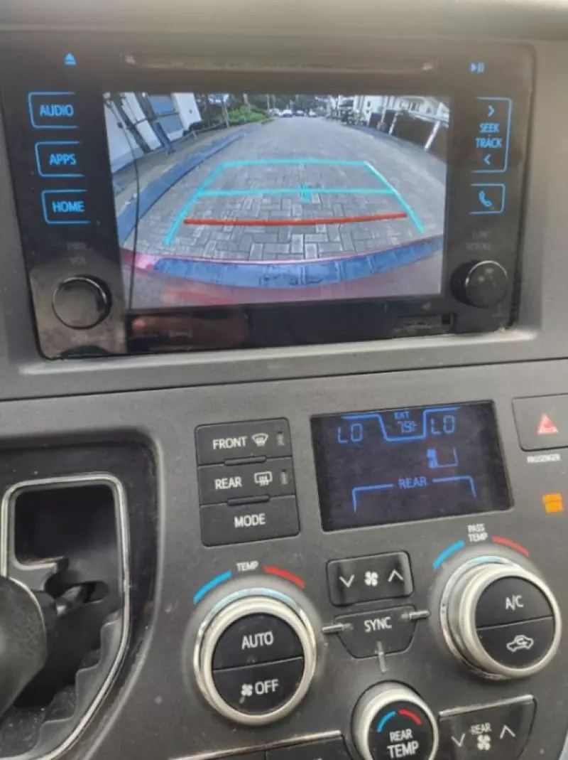 Toyota Sienna   - 2017