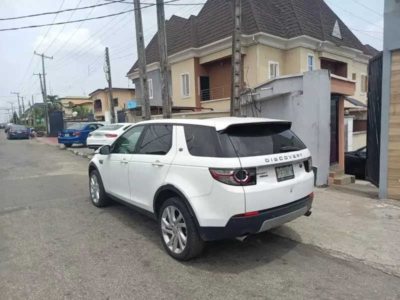Land Rover Discovery Sport - 2015