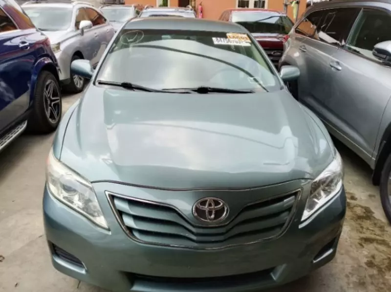 Toyota Camry   - 2010