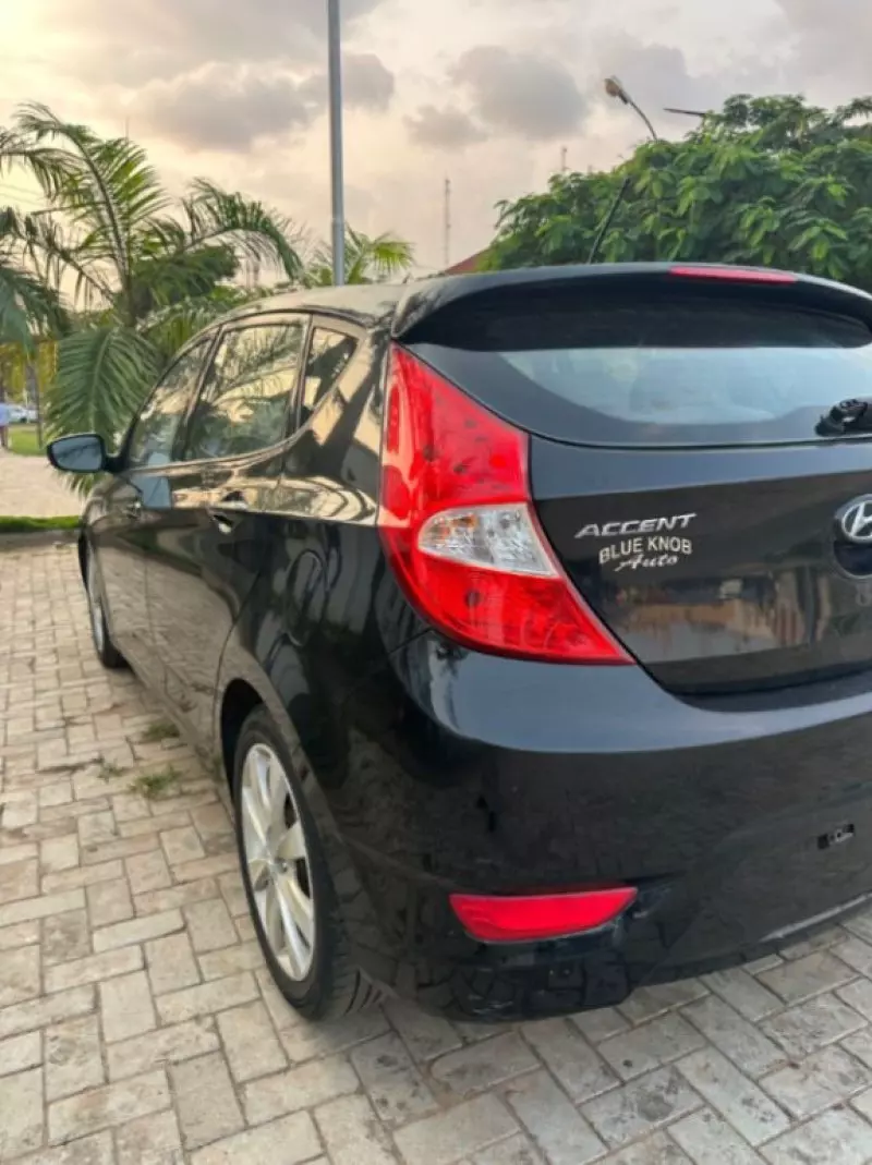 Hyundai Accent   - 2013