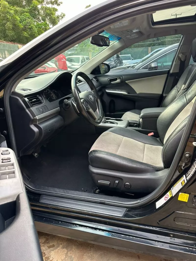 Toyota Camry   - 2012