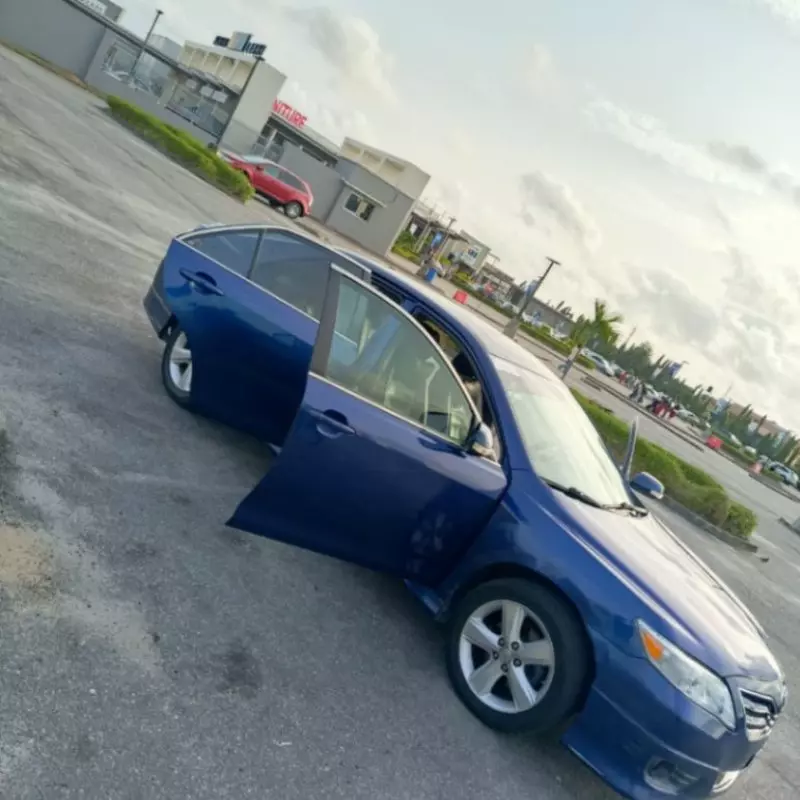 Toyota Camry   - 2010