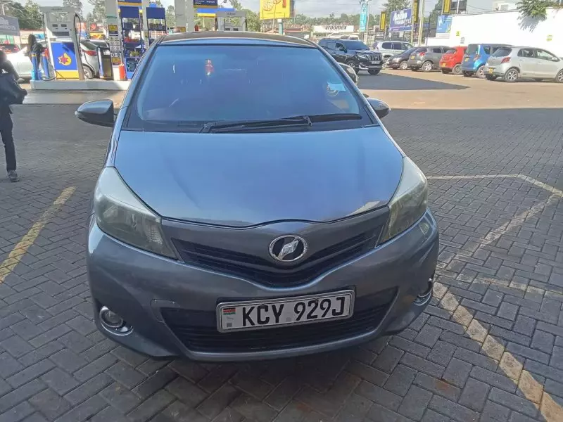 Toyota Vitz   - 2012
