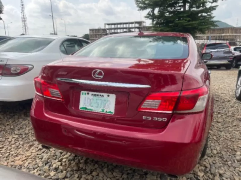 Lexus ES   - 2011
