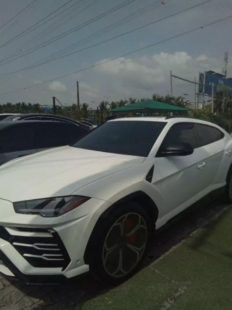 Lamborghini Urus   - 2019