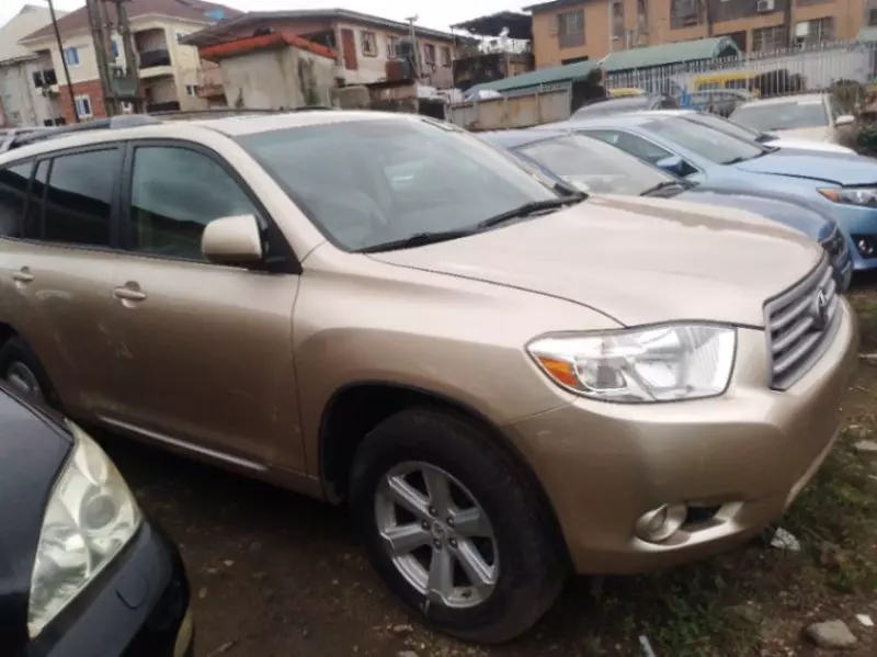 TOYOTA Highlander   - 2010