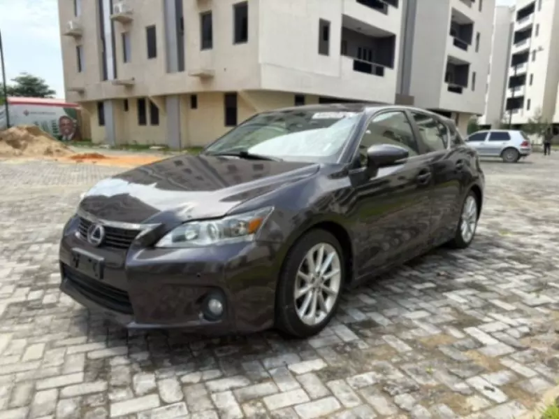 Lexus CT 200h   - 2012