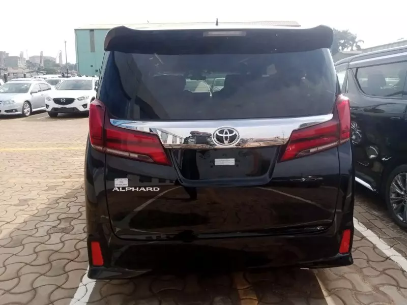 Toyota Alphard   - 2021