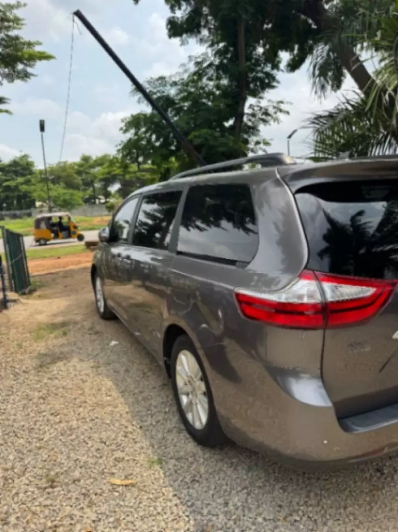 Toyota Sienna   - 2015