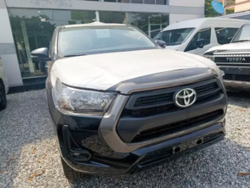 Toyota Hilux   - 2025