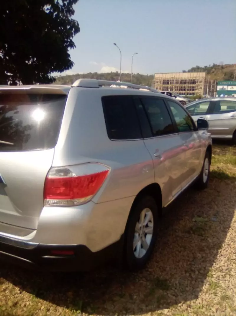 Toyota Highlander   - 2011