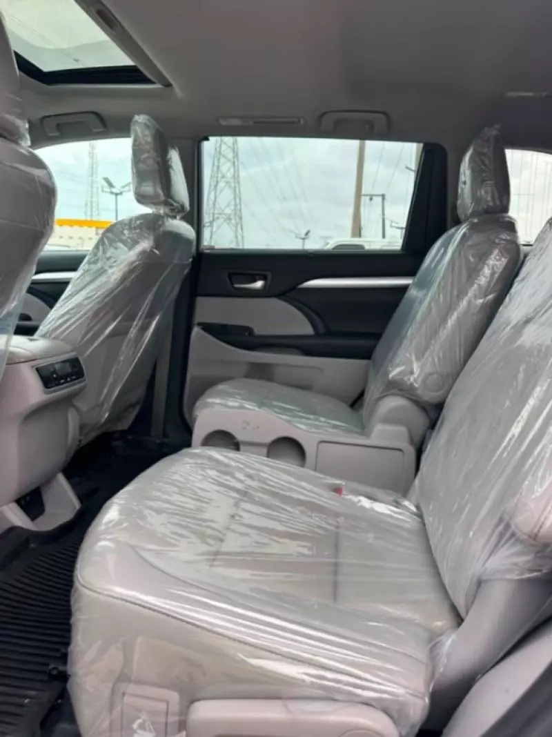 TOYOTA Highlander   - 2019