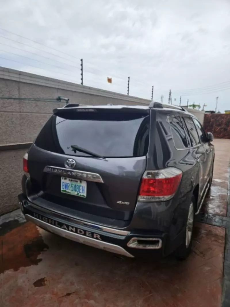Toyota Highlander   - 2012