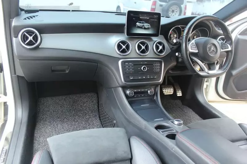 Mercedes-Benz GLA 180   - 2016