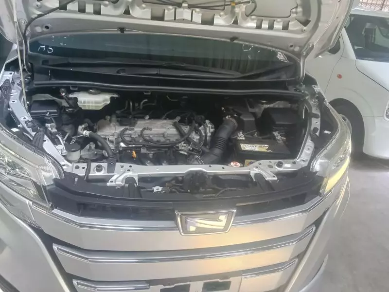 Toyota Noah   - 2018