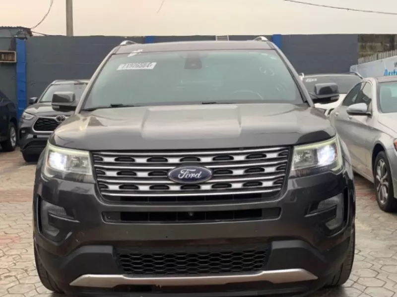 Ford Explorer   - 2017