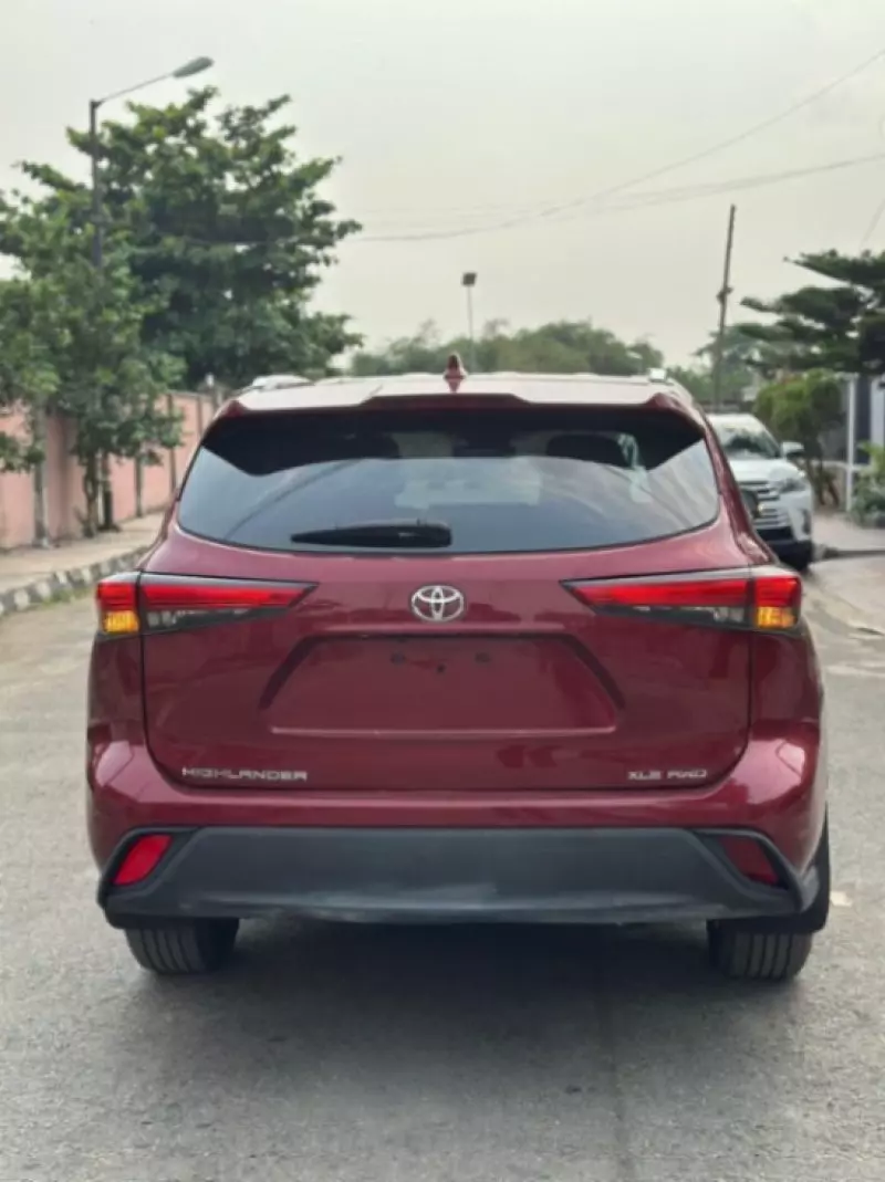 Toyota Highlander   - 2021