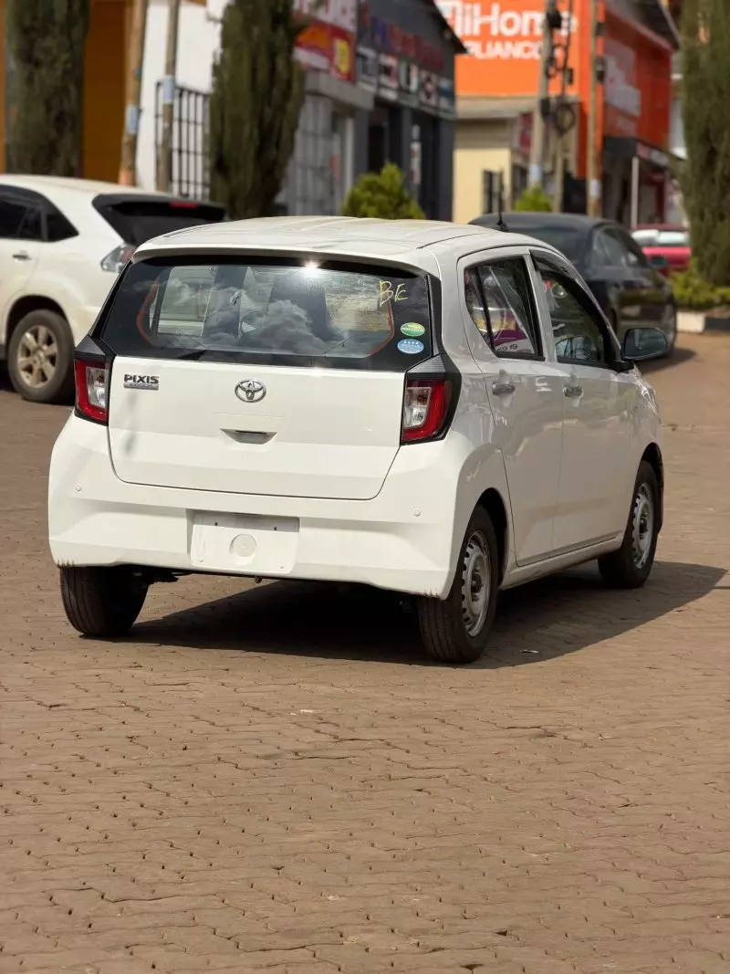 Daihatsu Mira    - 2019