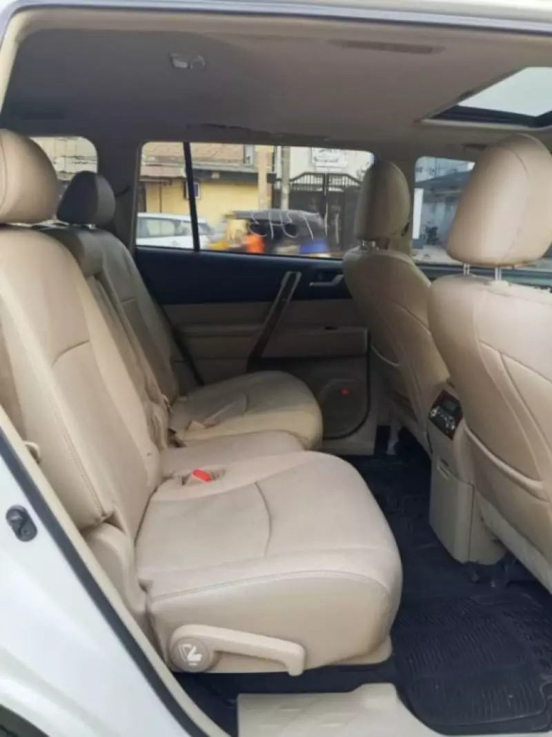 Toyota Highlander   - 2013