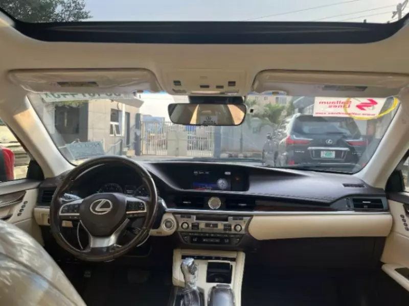 Lexus ES   - 2016