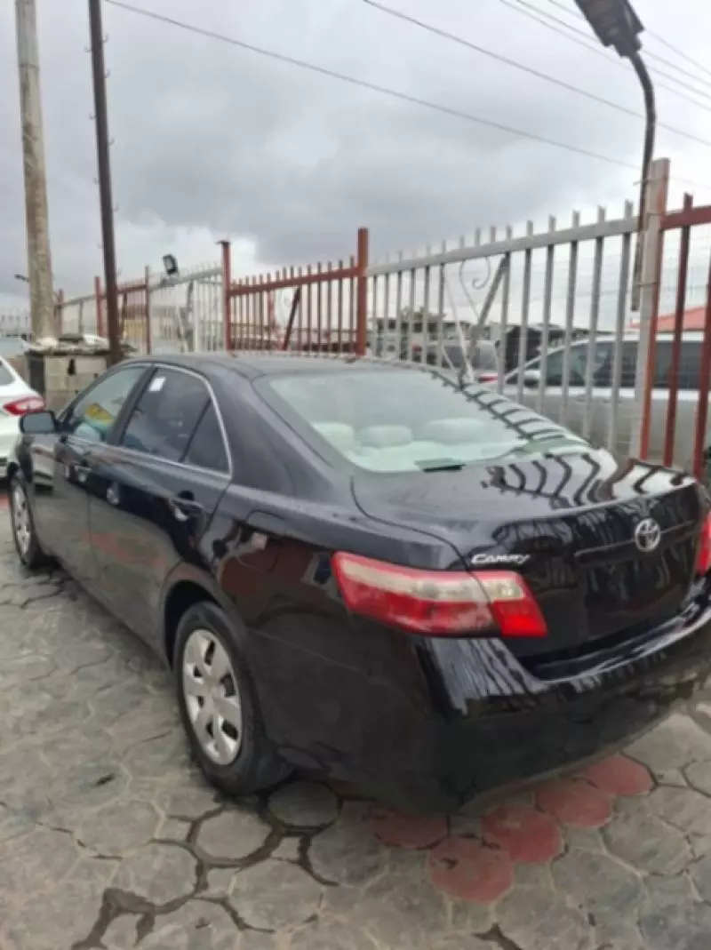 Toyota Camry   - 2009