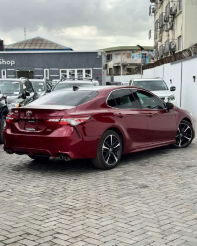 Toyota Camry - 2018