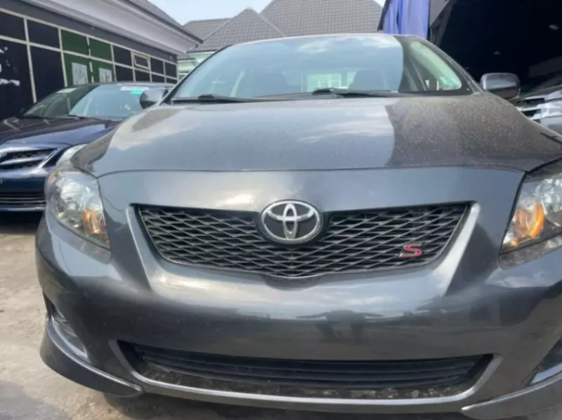 Toyota Corolla   - 2010