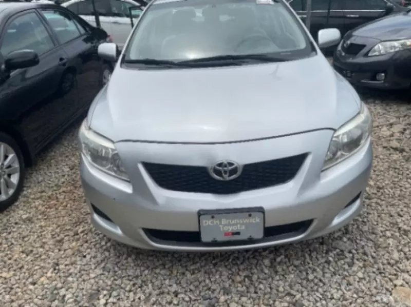 TOYOTA Corolla - 2010