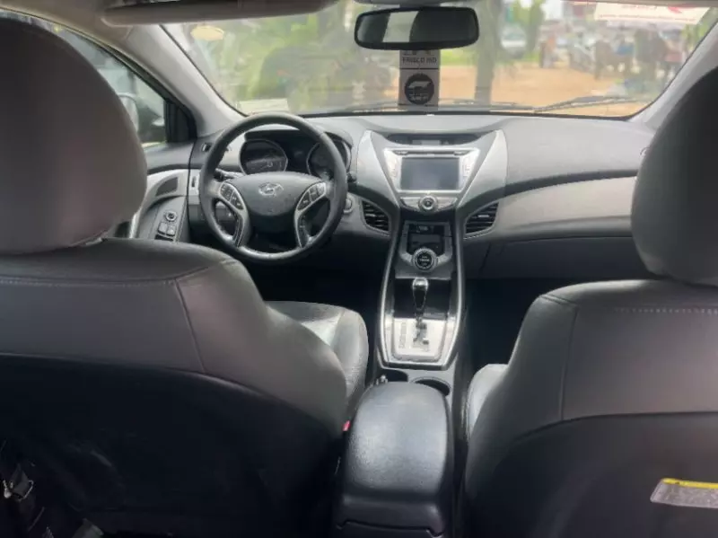 Hyundai Elantra   - 2013