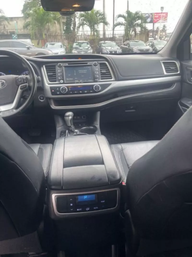 TOYOTA Highlander   - 2019